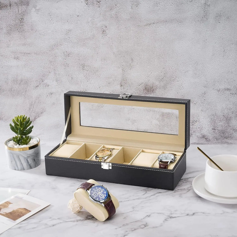 Comparatif boîte à montre pas cher et boîte à montre premium en cuir avec intérieur suédine, posée sur du marbre