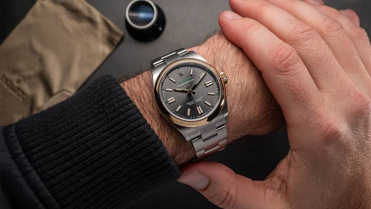 Faut-il utiliser un remontoir pour une Rolex ? Tout ce qu'il faut savoir avant d'en acheter un